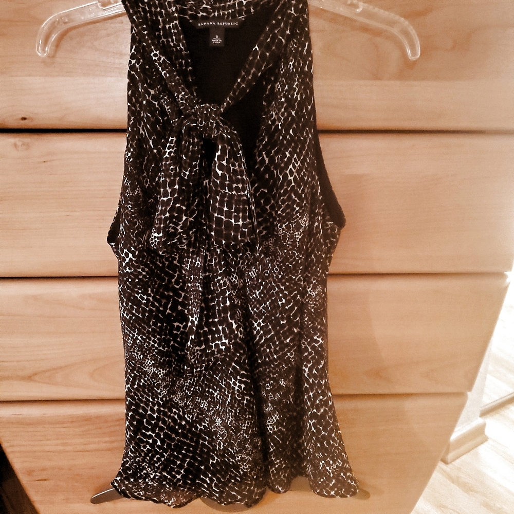 Banana Republic Sleeveless Tie Neck black brown bell bottom top S